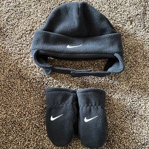 Nike Toddler hat and gloves dark gray.